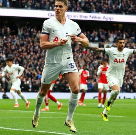 热刺拟续约范德芬:认可中卫组合,延长合同并大幅加薪