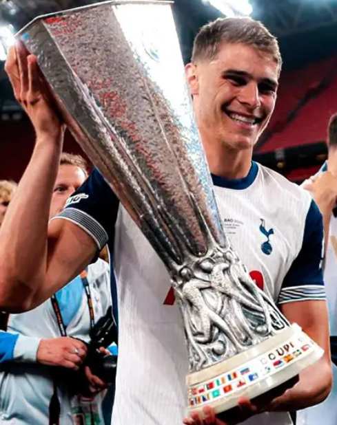 热刺拟续约范德芬：认可中卫组合，延长合同并大幅加薪