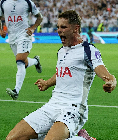 热刺后卫去留存疑，曼联引援重心在中场